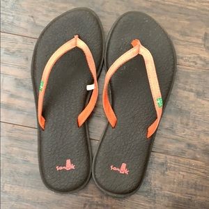 Sanuk flip flop